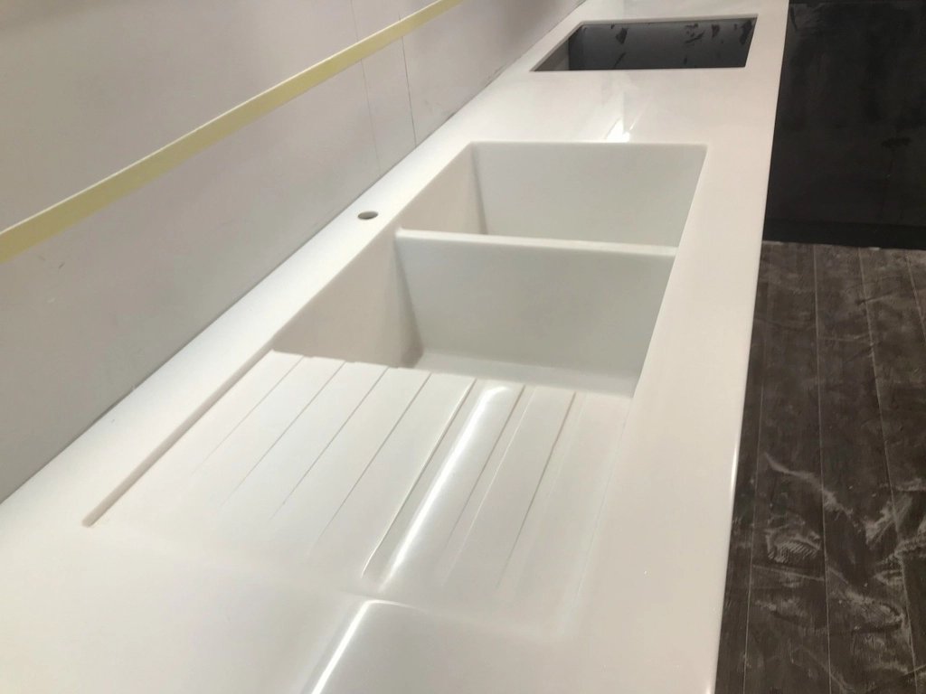 Đá solid surface có độc hại không khi tiếp xúc thực phẩm?