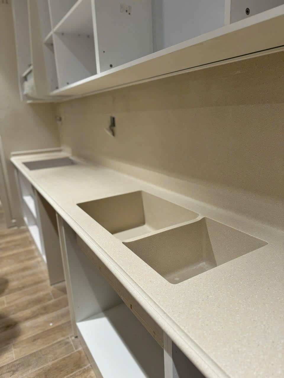 Đánh giá chất lượng đá solid surface so với đá nhân tạo gốc thạch anh tại Đà Nẵng